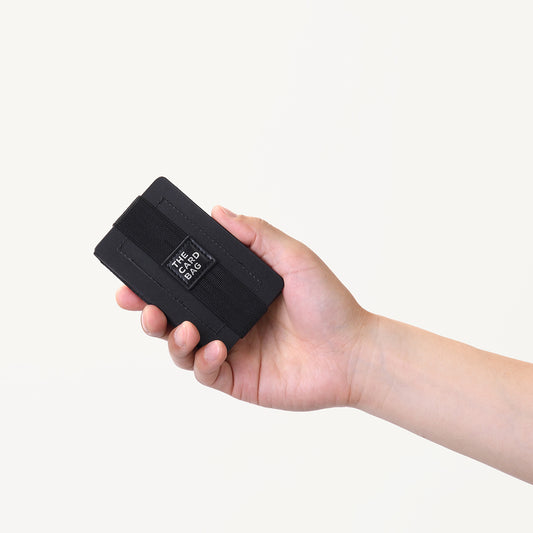 一瞬でカードサイズに収納するTHE CARD BAG